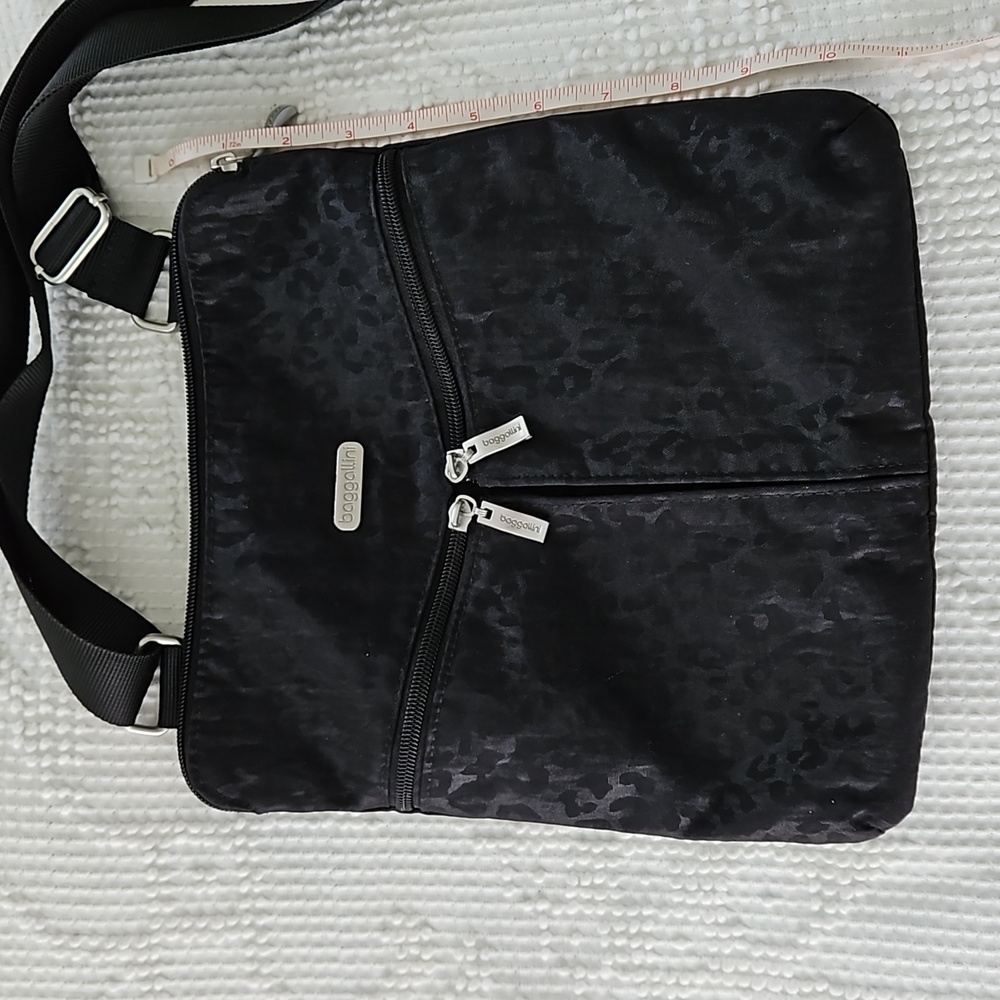 Black Baggallini crossbody shoulder bag
